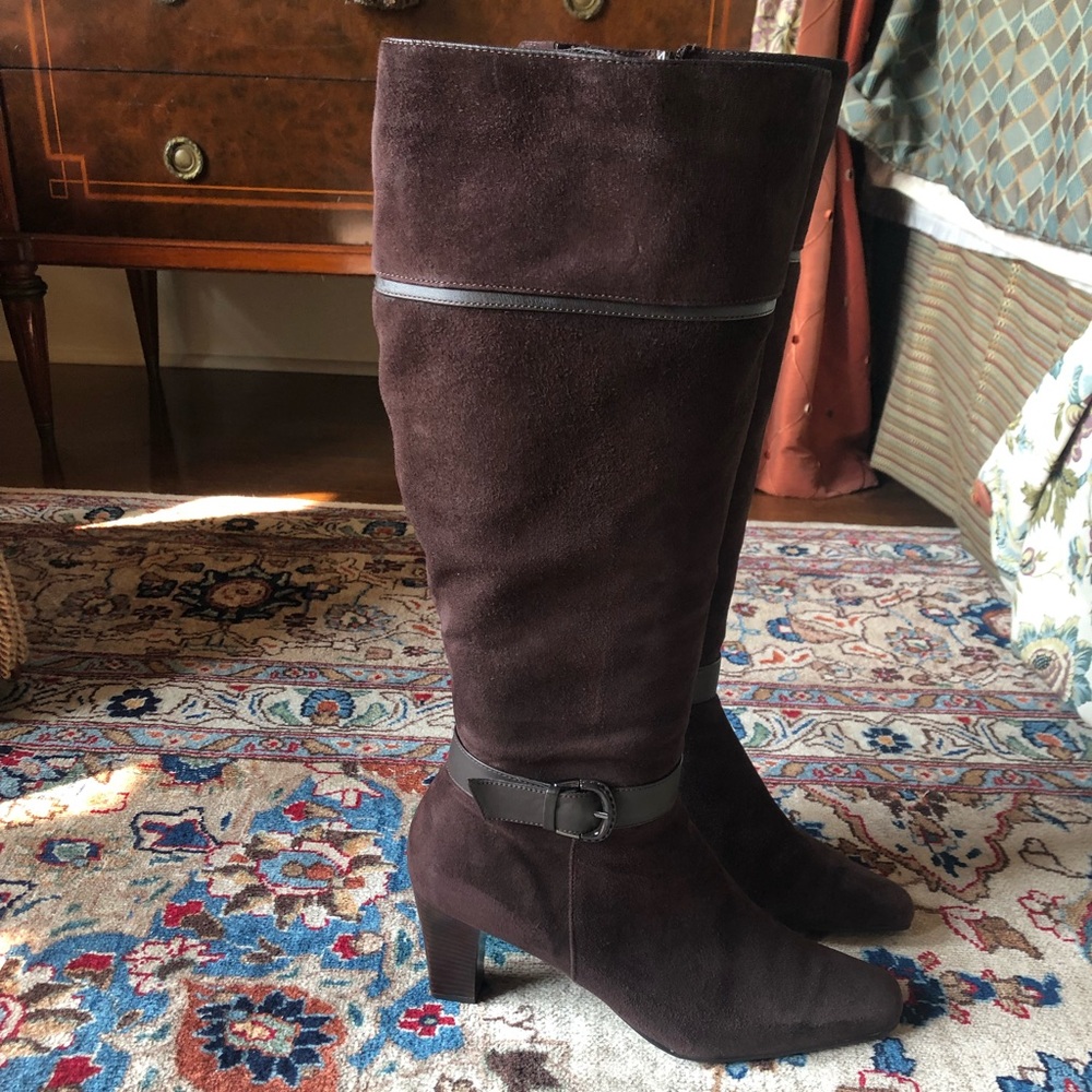 Blondo Chocolate Brown Suede Boots